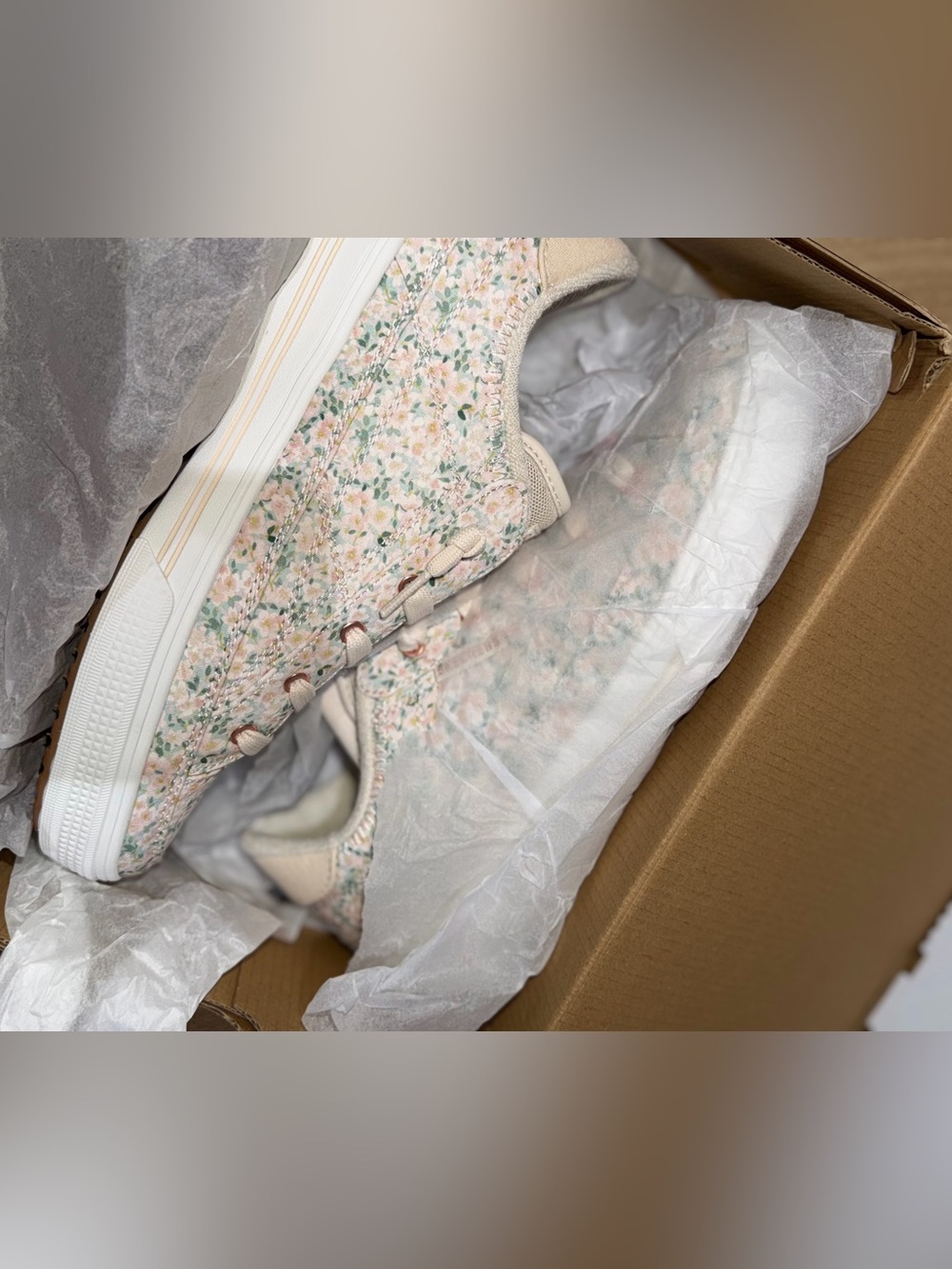Brand New Skechers Arch Fit Lace-Up Sneakers Cream Floral Print Size 11 - Picture 7 of 8